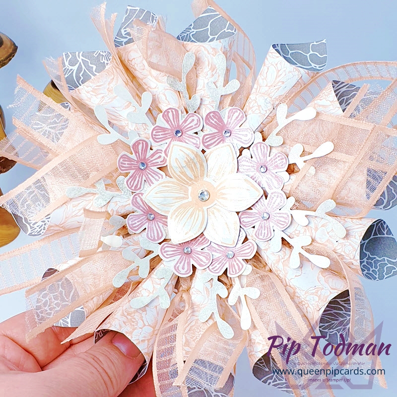 Basket of Blooms Wreath as a New Beginnings Gift Idea. Pip Todman UK Stampin' Up! Demonstrator www.queenpipcards.com #queenpipcards #simplystylish #stampinup #newcardmakers #newhobby #cardmaking